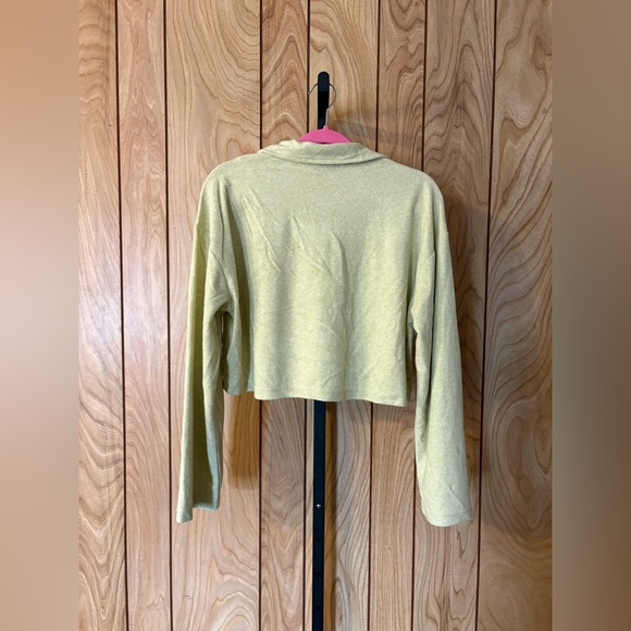 Cropped Collared Long Sleeve Top - Picture 3 of 3